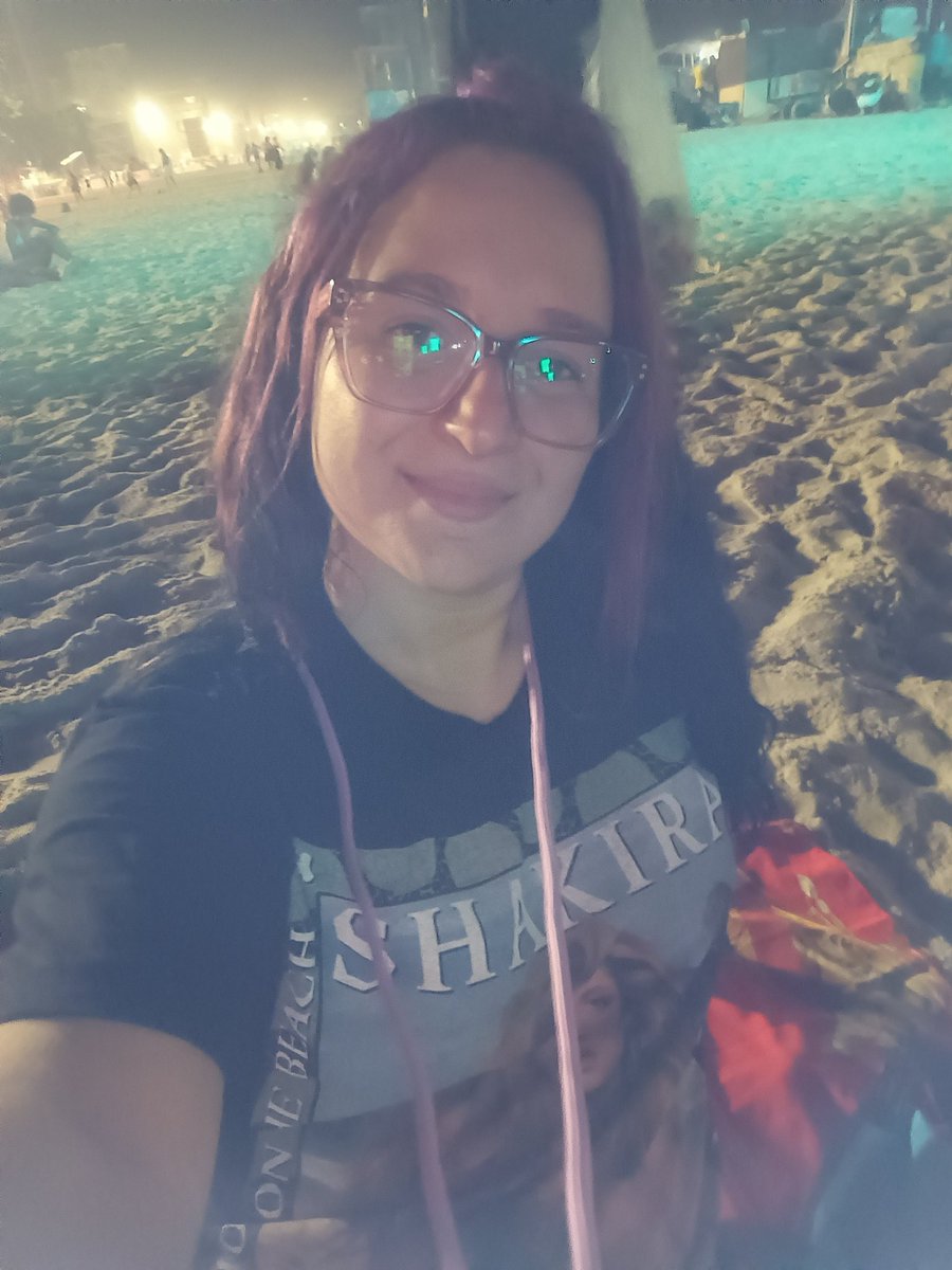 MarttsMeiriely's tweet photo. @cea_brasil @todomundonorio Ontem fiquei desde o meio-dia até de madrugada pra acompanhar o ensaio
Mereço esse #VIP pq sei todas as coreografias e letras das músicas de core https://t.co/tGhi7IvzAZ