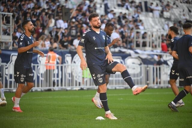 lequipe's tweet photo. Bordeaux s'impose à Bayonne et se rapproche encore de La Roche, suspense total dans la lutte à la montée en Ligue 3
➡️ https://t.co/yhTjq5B0Ua https://t.co/RglFo8Q9df