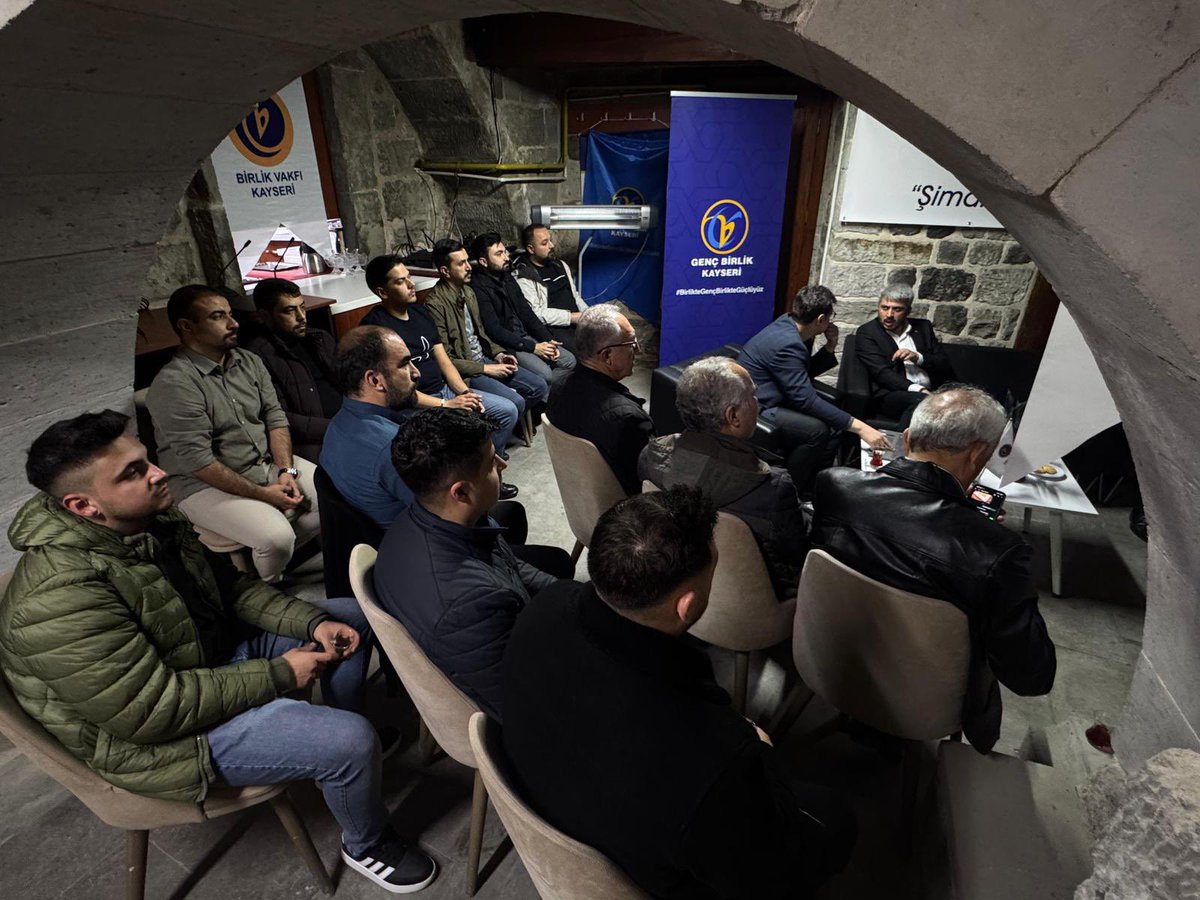 gncbirlikayseri's tweet photo. Genç Birlik Divan Buluşmaları’nın bu haftaki konuğu Kayseri Ulaşım Yönetim Kurulu Başkanı Sayın Mehmet Canbulut oldu. “Sürdürülebilir Adımlarla Geleceğe Ulaşım” başlığıyla gerçekleşen söyleşide, https://t.co/KCnpUVpyjv