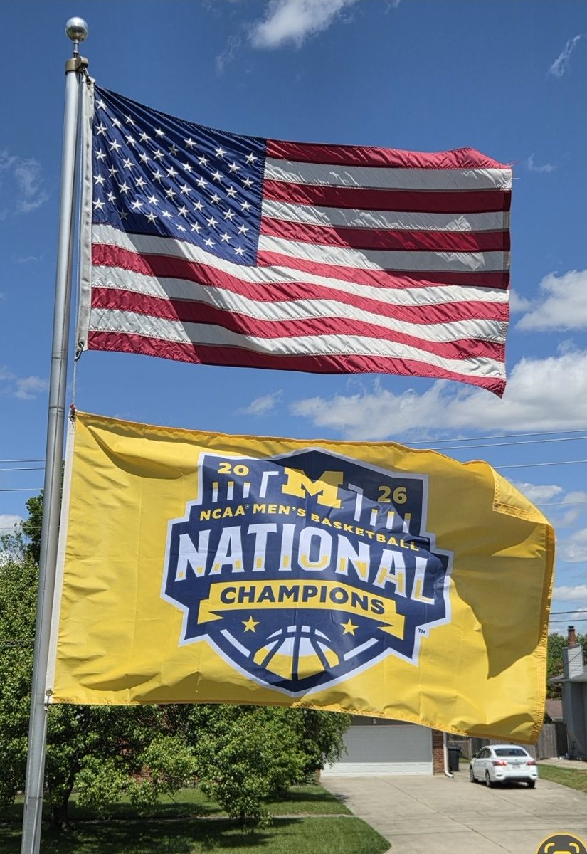 MattyV54's tweet image. Name a better duo, I'll wait. 

Old Glory 🇺🇸
Michigan 2026 Hoops 〽️

GOD BLESS AMERICA 🇺🇸
#GoBlue 〽️ @umichbball