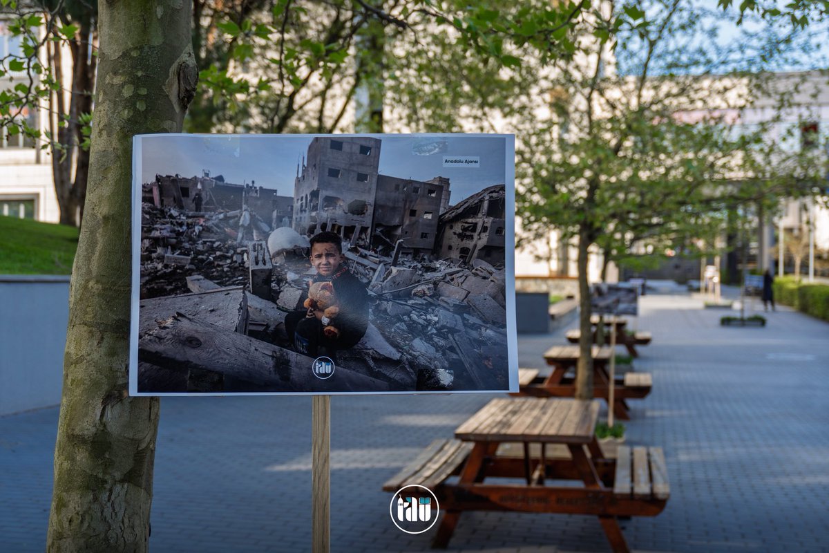 zweifluegeligen's tweet photo. Mazlum kardeşlerimizin sesi olmaya onların sesi duyulana dek devam edeceğiz. İnsanlığın yeniden anlam bulduğu, adaletin ve merhametin yeryüzüne hâkim olduğu günlere kavuşmak duasıyla. https://t.co/zEIbbrkuNH