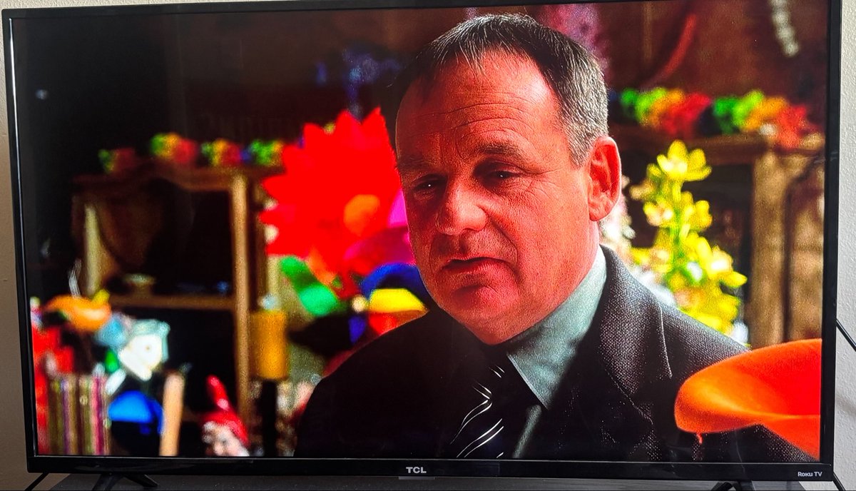 keanu_ftw's tweet image. Watching old TV shows makes me so mad because we used to have it all. Vibrant colors people can actually see, decent sound mixing and 10-15 seasons with 20+ episodes each. #OldTV #CSI