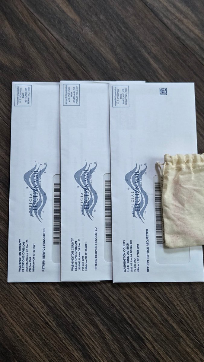 RecondosGhost's tweet image. Oregon claims they removed 800k ineligible voters from mandatory vote by mail. There are 2 people who live in my house. Here are the 3 ballots I recieved today. The 3rd person I know, they didnt register here because they live in Washington state and haven't lived here in 7 years