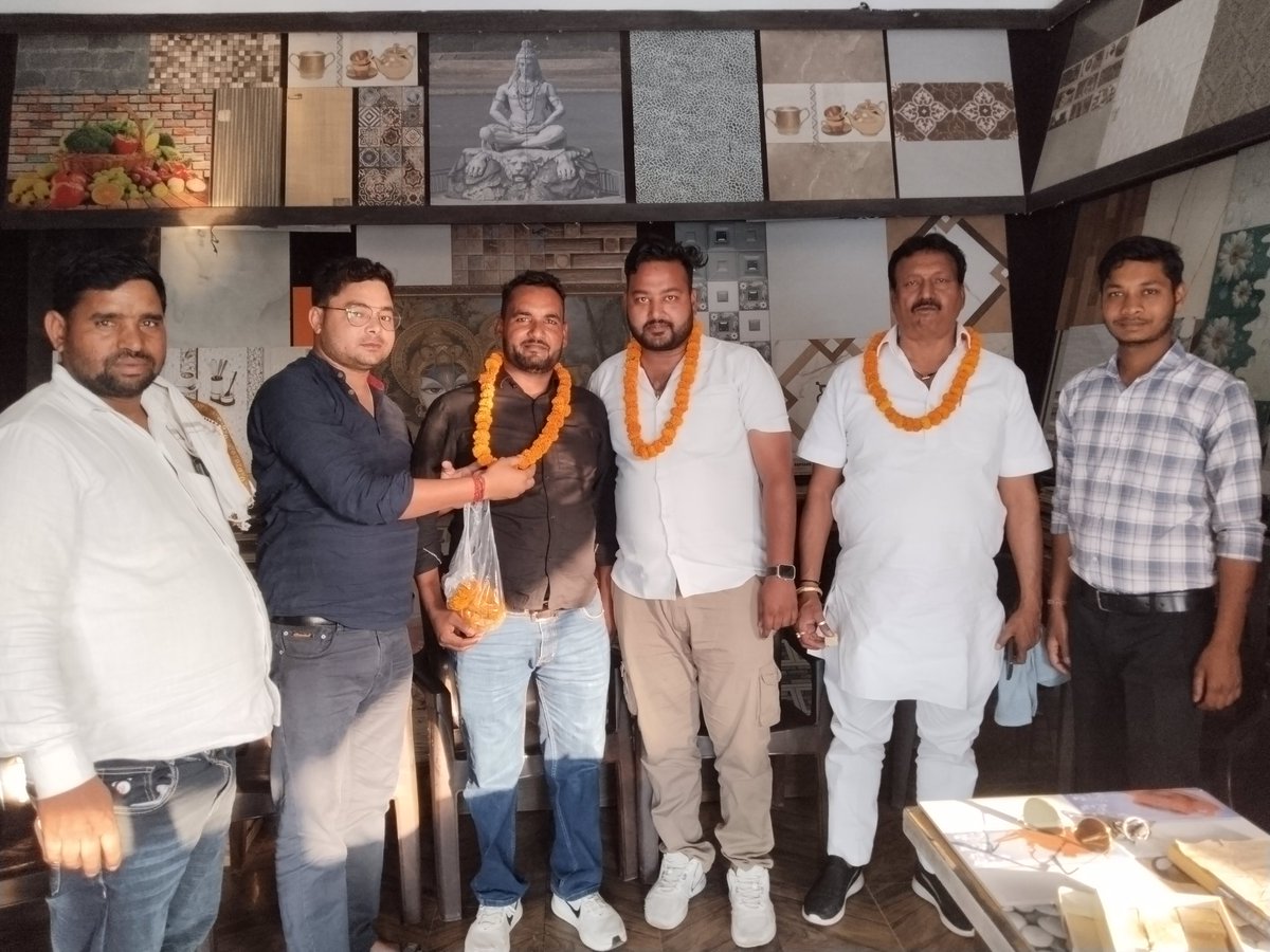 Bhimsenabharat's tweet photo. ❤️🌹बड़े भाई मोहित यादव जी को पुनः जिला अध्यक्ष पद पर बहाल होने की हार्दिक बधाई एवं शुभकामनाएं।❤️🌹आपका नेतृत्व, संघर्ष और समाज सेवा के प्रति समर्पण हम सभी के लिए प्रेरणादायक है।ईश्वर से प्रार्थना है कि आप इसी प्रकार समाज के हित में निरंतर कार्य करते हुए नई  @socialw43730851 https://t.co/qFd3aNQd5R
