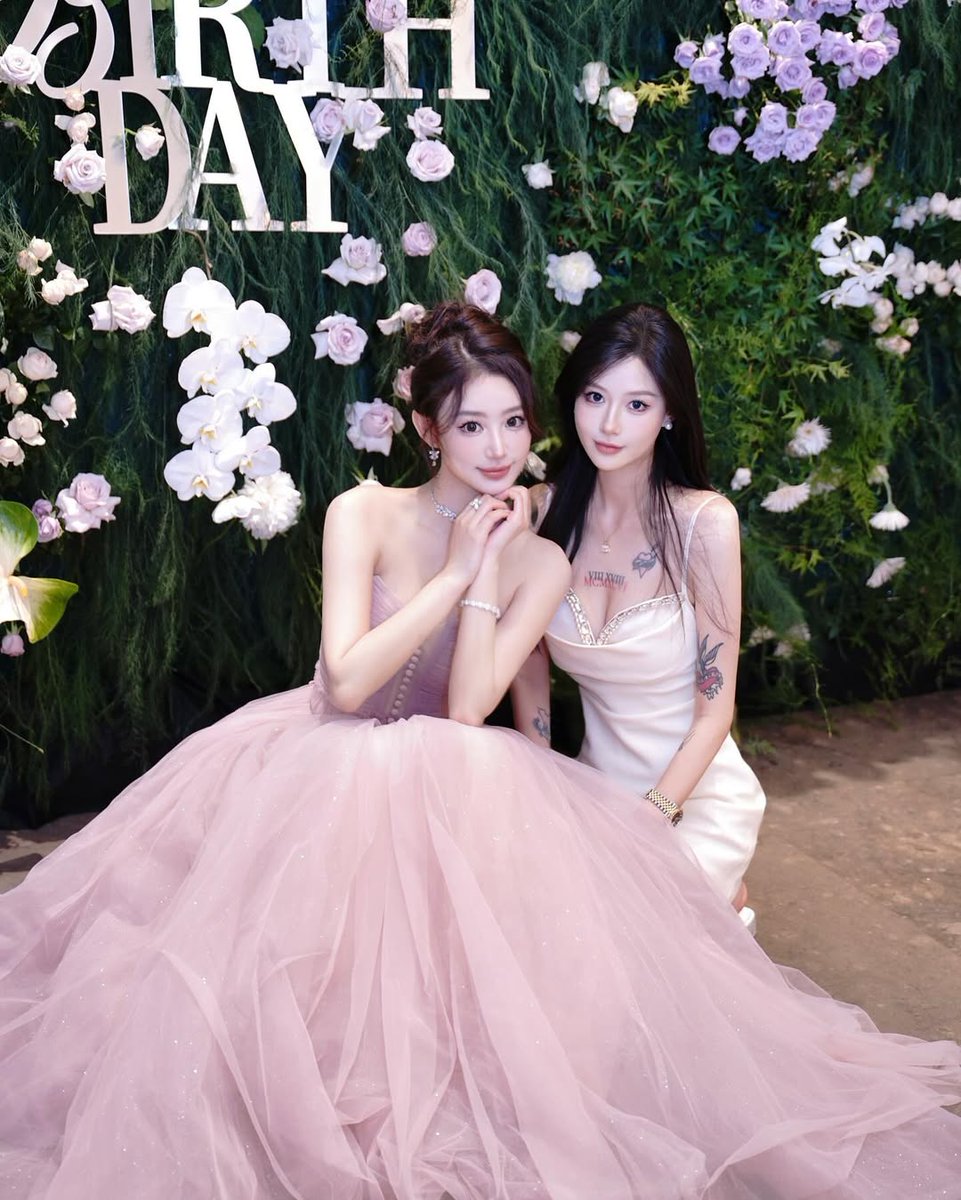 Pretty East Asian Girls tweet media