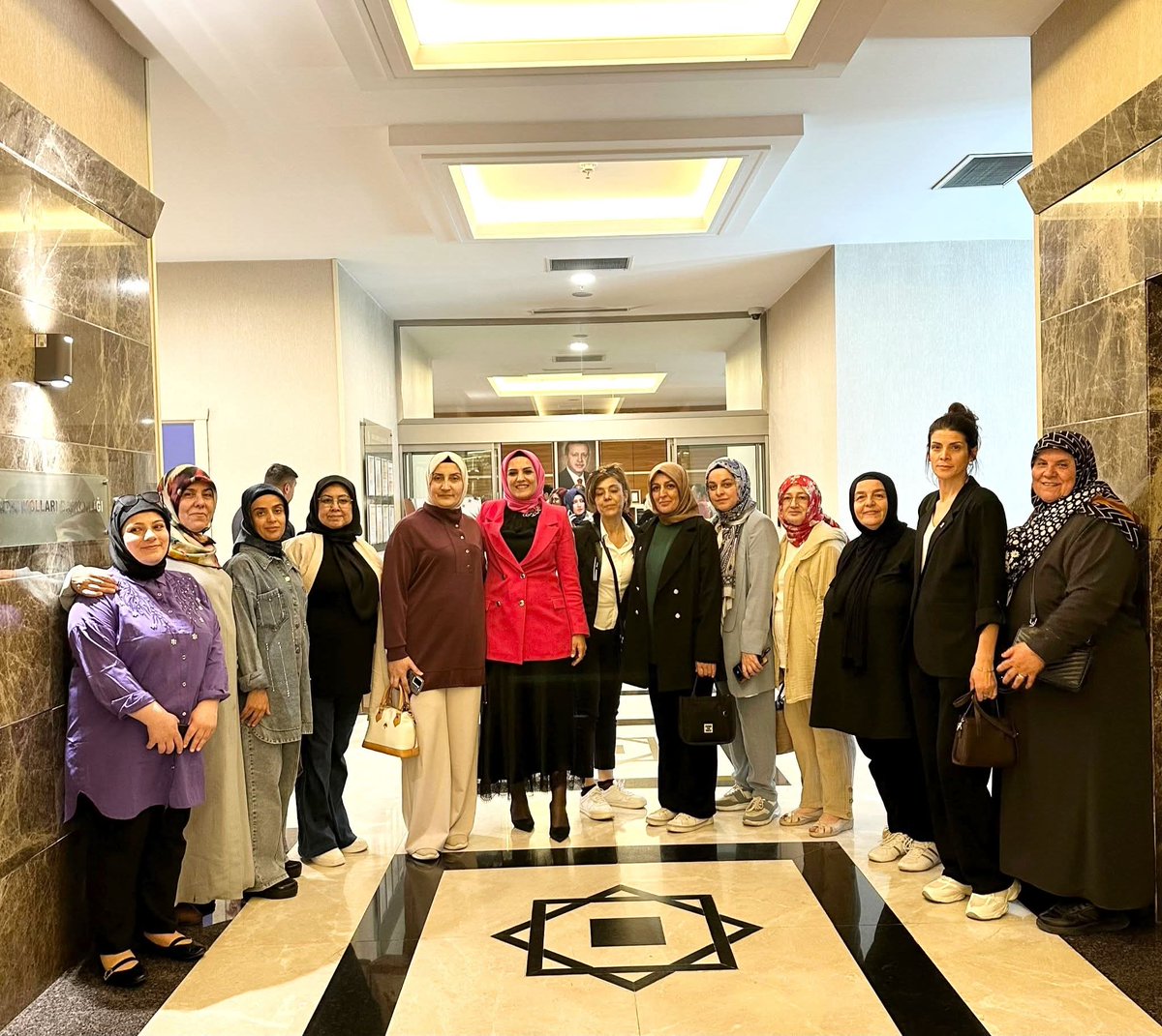 GM Kadın Kolları MKYK Üyemiz <a href="/pervinylmzglr/">Pervin Yılmaz Güler</a> başkanımıza samimi karşılamaları ve nazik misafirperverliği için teşekkür ediyoruz. 

<a href="/AKKADINGM/">AK Parti Kadın Kolları</a> <a href="/tugbaisikercan/">Tuğba IŞIK ERCAN</a> <a href="/akadinkemalpasa/">AK Kadın Kemalpaşa</a>