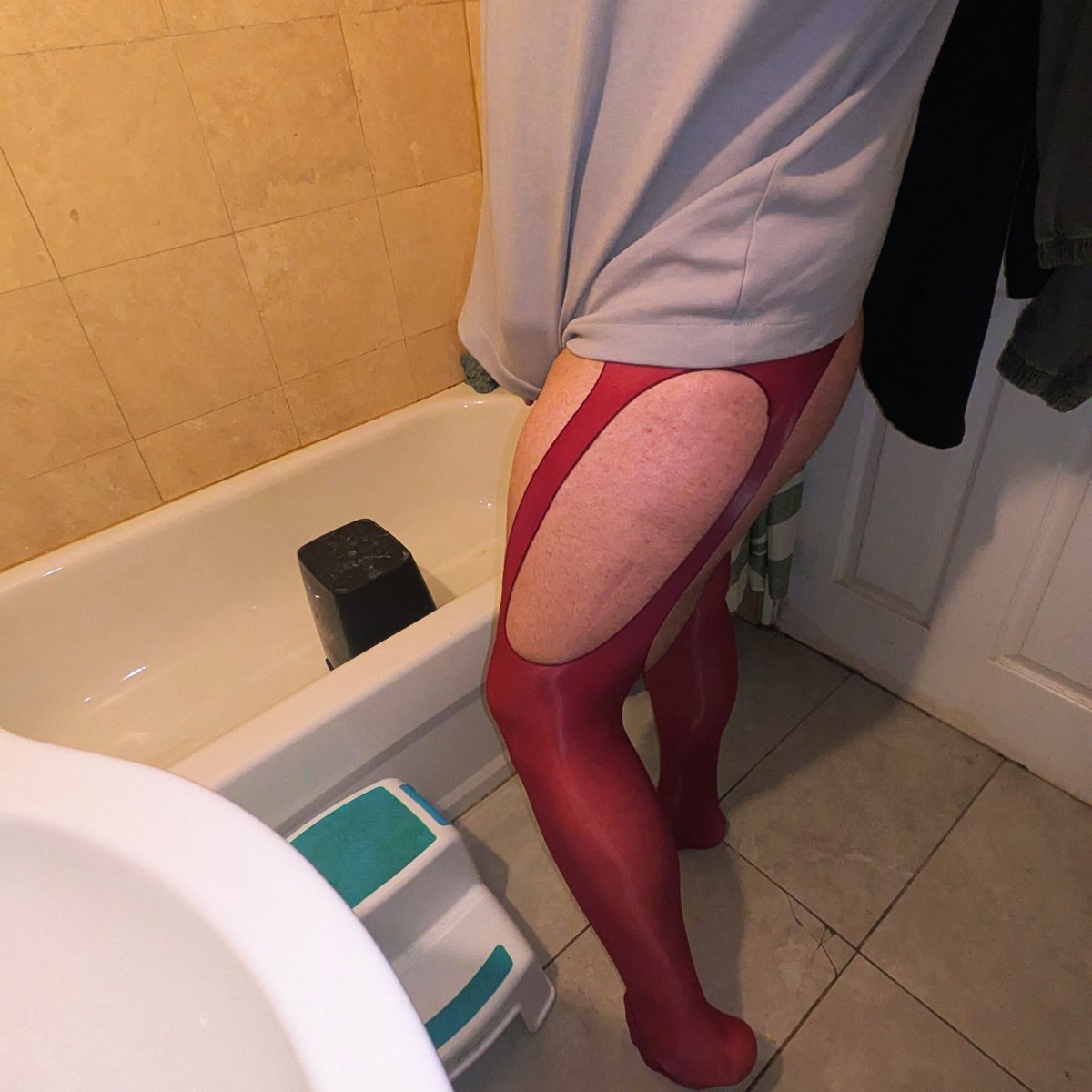 femboymaple's tweet photo. Feeling cute in my new red stockings 

#thunderthighs #femboy #goodboy https://t.co/8p0j529T0d