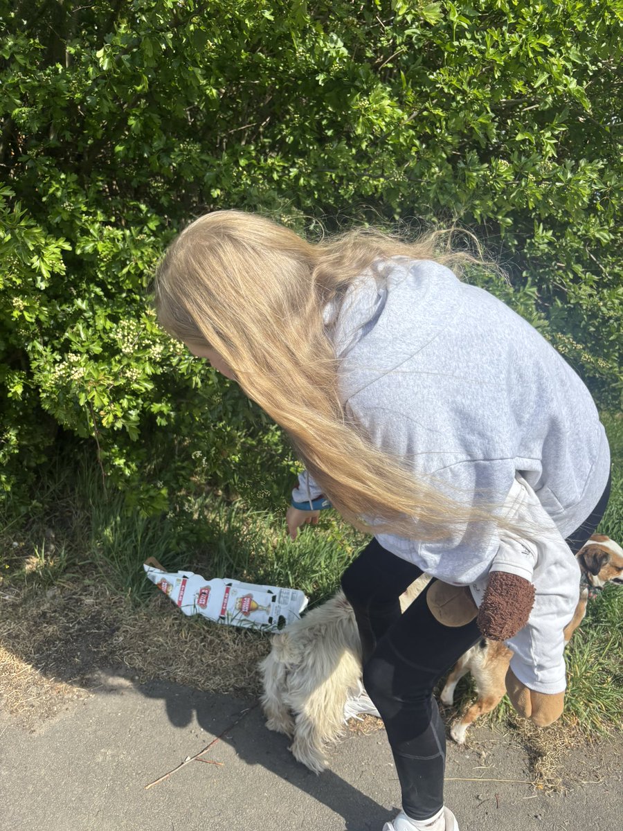 waddells74's tweet image. #litter left behind 😞 out protecting the countryside and all the 🐝 🦋 🐞 🐛 🪲 🐦 🐁 🐇 🦊 🦔 🐸 🦌 🐴 🐮 🐑 🐐 🦢 come on humans just #Binit 🗑️ 😀 👍 xxxx