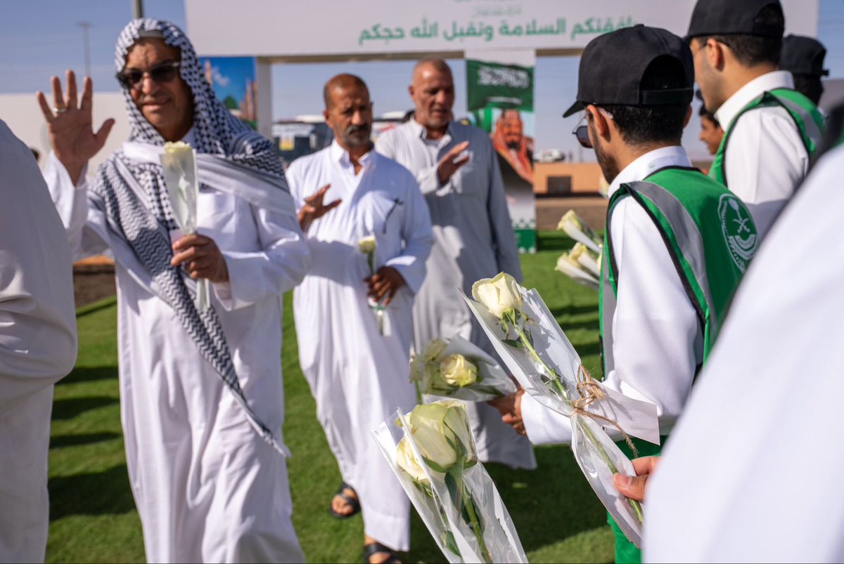 hailhealth's tweet photo. #تغطية | 📸

رعايةٌ صحية فائقة لضيوف الرحمن 🕋
بمتابعة سمو #أمير_منطقة_حائل، تُقدم مدينة الحجاج خدمات صحية طبية متكاملة، وتوعية صحية كاملة للحجاج العابرين للمنطقة في موسم #حج_1447هـ، وسط جاهزية تامة لكافة الفرق والمرافق الصحية لخدمتهم.
#صحة_حائل https://t.co/W3ExiBbgFN