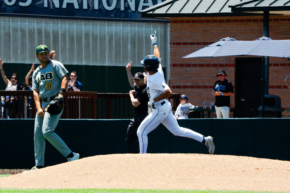 RiceBaseball's tweet photo. That first career home run feeling.

#RiceGuys #GoOwls👐 https://t.co/doZyALshhw