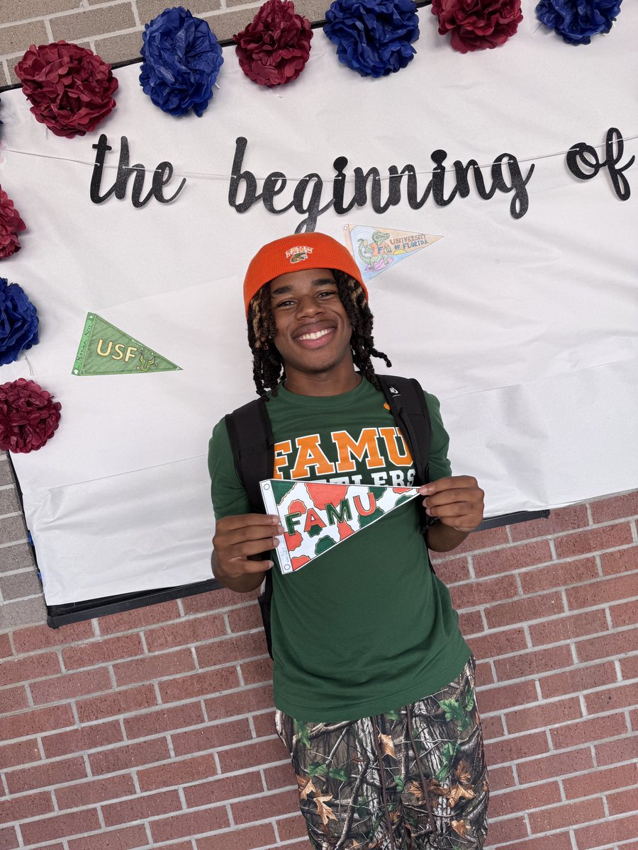 DwyerCounseling's tweet image. Senior Decision Day at Dwyer High School! So proud of our Seniors who declared their college/career decisions at our Friday event.
#WeAreDwyer #CollegeReady #CareerReady #NationalDecisionDay
