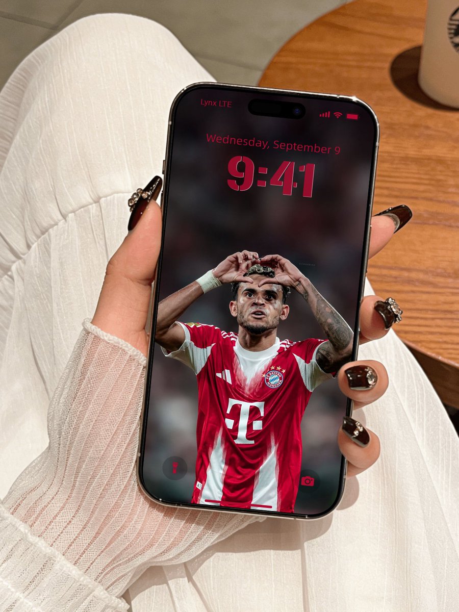 lynxchizzy's tweet image. Let's see your wallpaper here's mine 
#Luis #Diaz #bayern