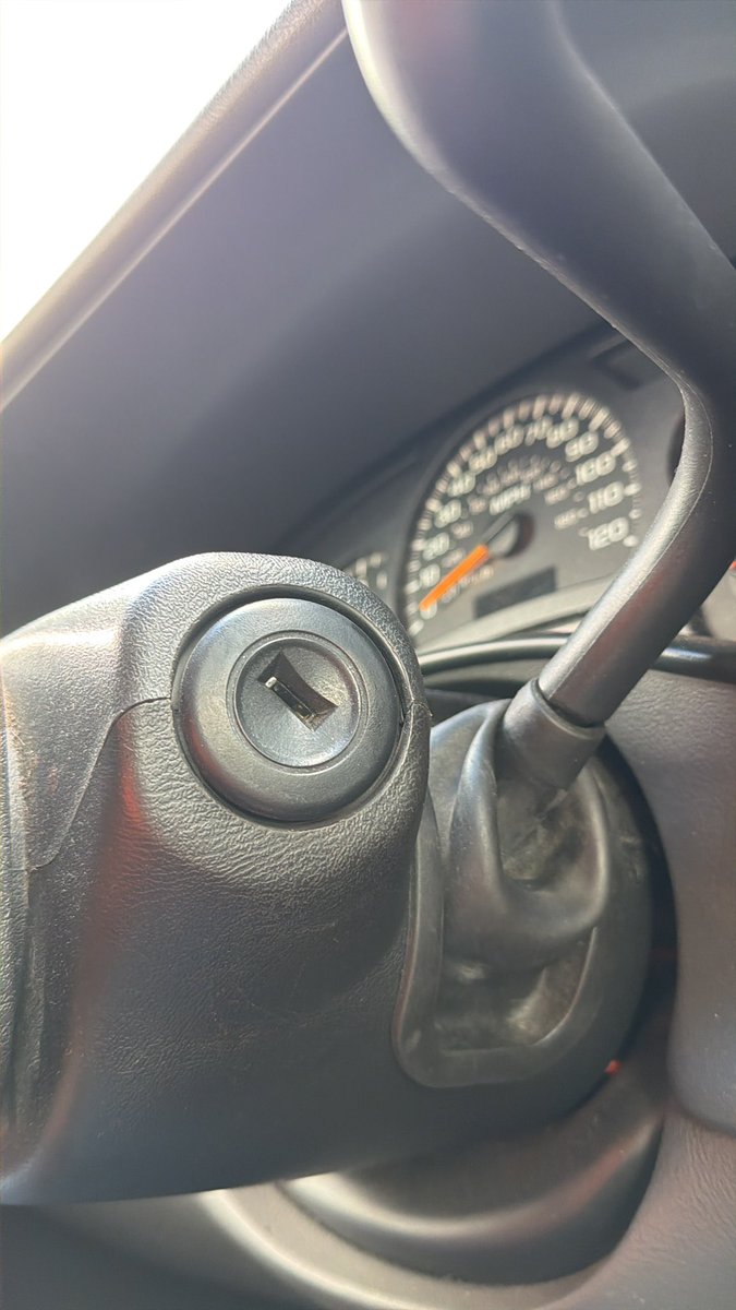 DBrne07's tweet photo. @rpmculture I dont got that problem however my key doesnt always wants to turn on the first try. gotta stick it in and jiggle a little https://t.co/hh83wRd2X8