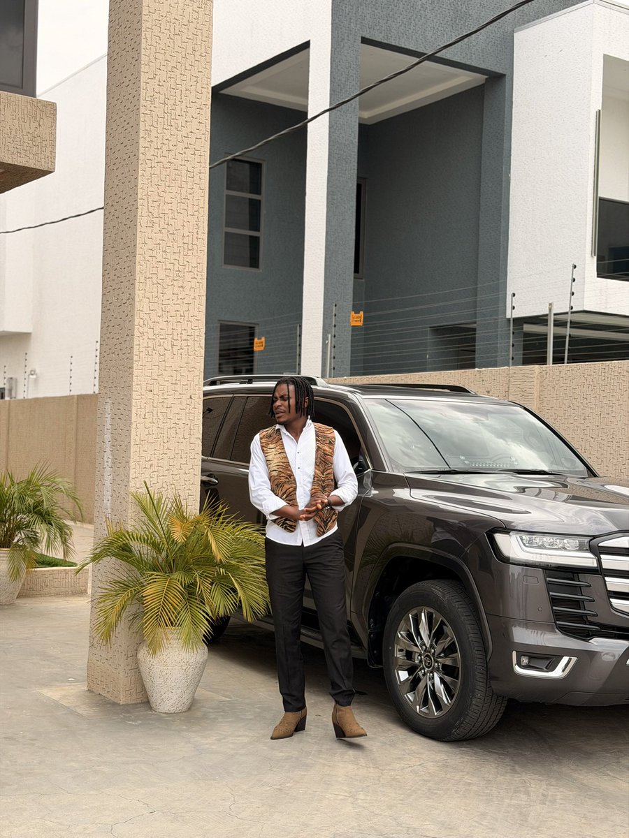 Dr Sneaker Nyame tweet media