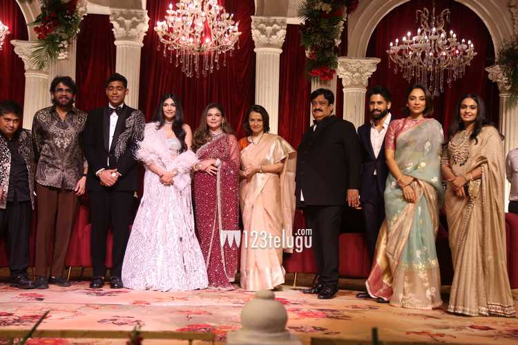 123telugu's tweet image. Photos : Asian #Sunil's daughter #Simran and #Krish's wedding reception - Set 1

gallery.123telugu.com/content/slides…

#123telugu