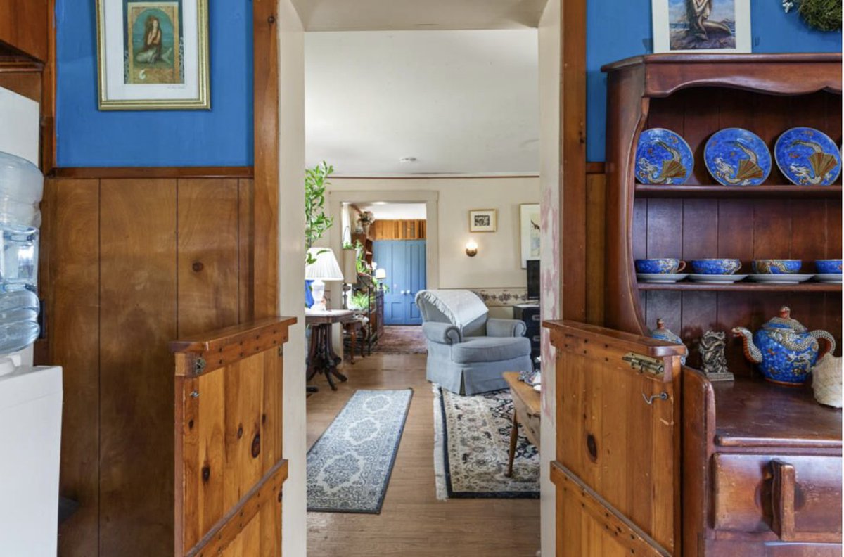 CountryLife717's tweet image. $399,900. #Maine #home radiates warmth and classic appeal, situated on a generous 2.25-acre expanse. countrylifedreams.com/c-1900-four-be…