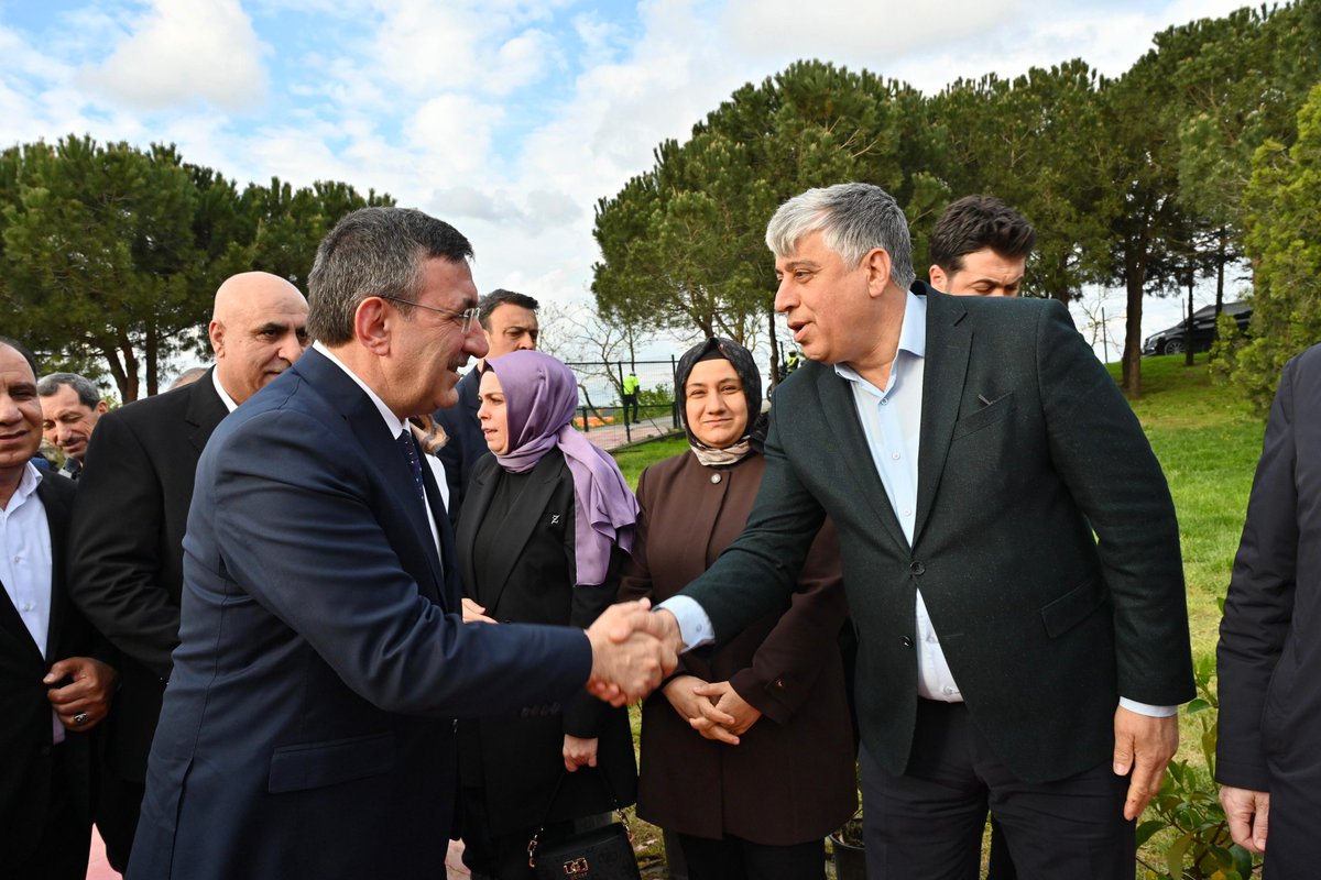 ahmetsalmis's tweet photo. Cumhurbaşkanı Yardımcımız Sn. Cevdet Yılmaz’ın teşrifleriyle, Gaziosmanpaşa Belediyemizin ev sahipliğinde gerçekleştirilen Doğu ve Güneydoğu Buluşması.

Birlik ve kardeşliğin güçlendiği bu anlamlı buluşmanın hayırlara vesile olmasını diliyorum. https://t.co/SUy2T4lQ1T