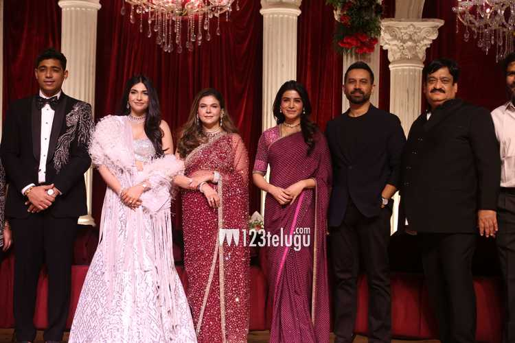 123telugu's tweet image. Photos : Asian #Sunil's daughter #Simran and #Krish's wedding reception - Set 1

gallery.123telugu.com/content/slides…

#123telugu