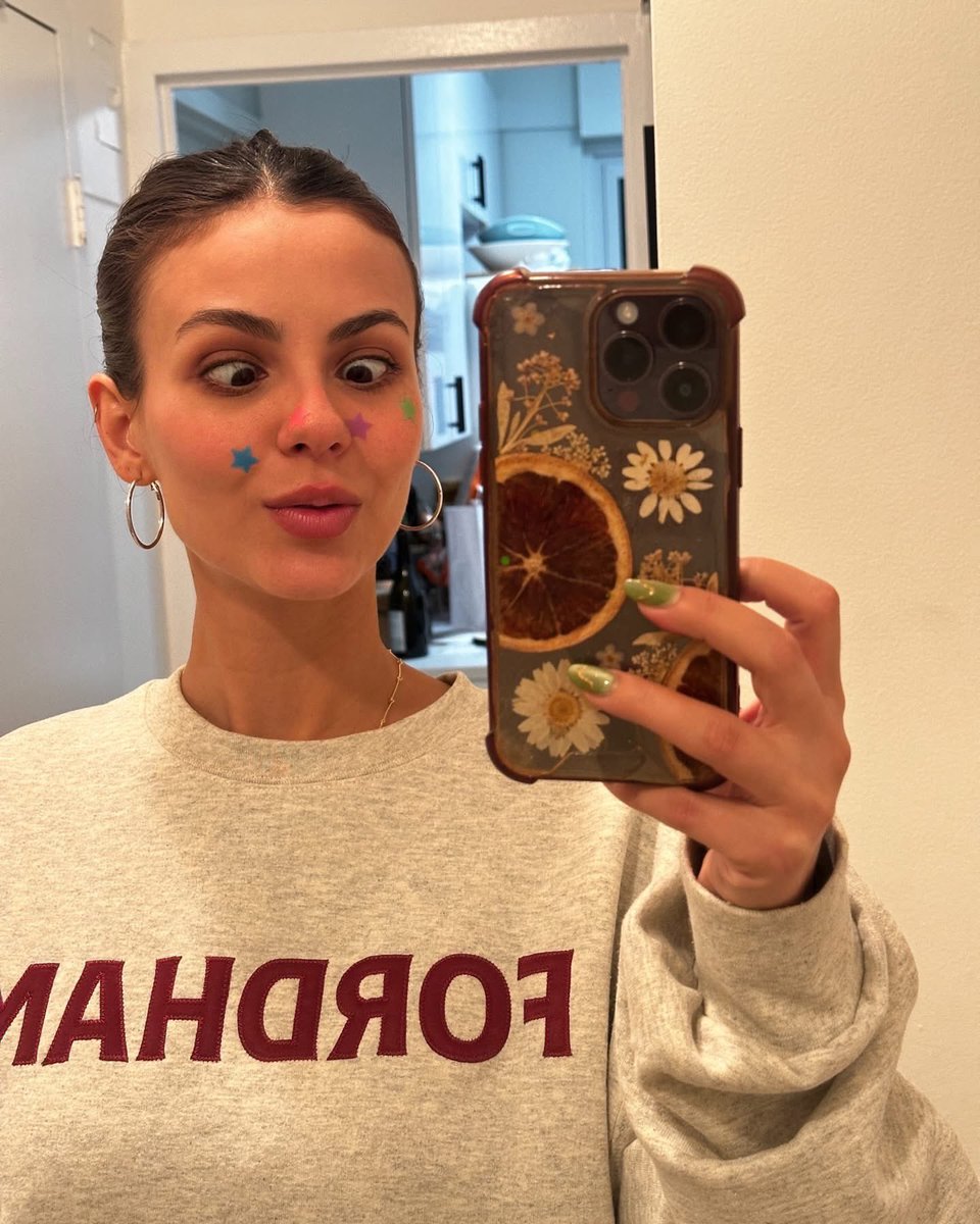 Victoria Justice tweet media