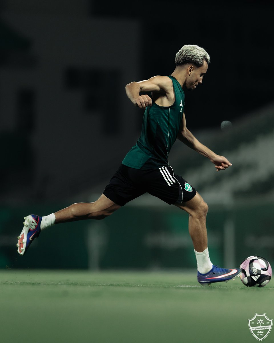 ALAHLI_FC's tweet photo. ⚽️🟢

#الأهلي_الأخدود | #دوري_روشن_السعودي https://t.co/ebwLZyiIdu