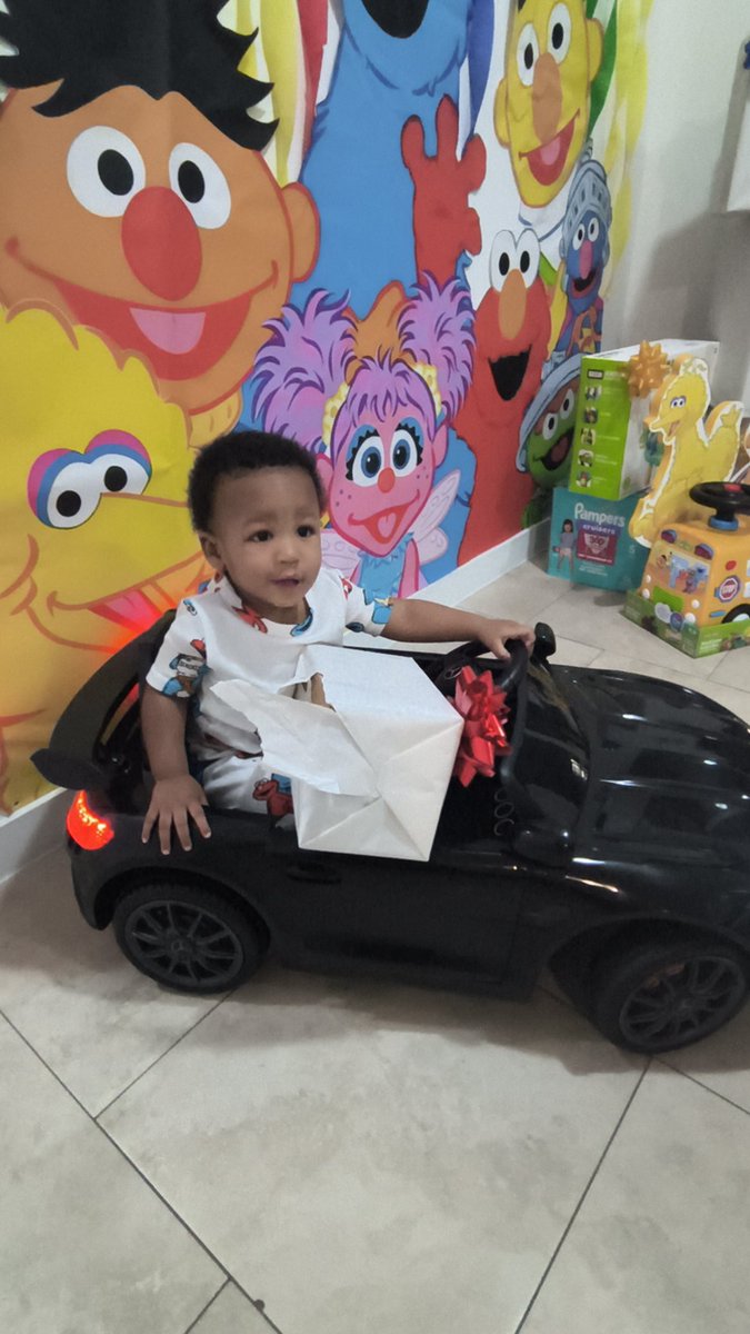 TheRealSoxChic's tweet image. Operation Grandson's 1st Birthday in Miami 2026 a Success 🙌😀 #SesameStreet #Elmo I'm