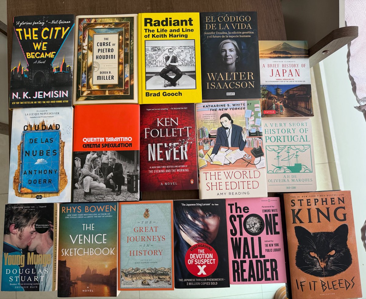javierdeux's tweet image. Time to pick the next read! #Books