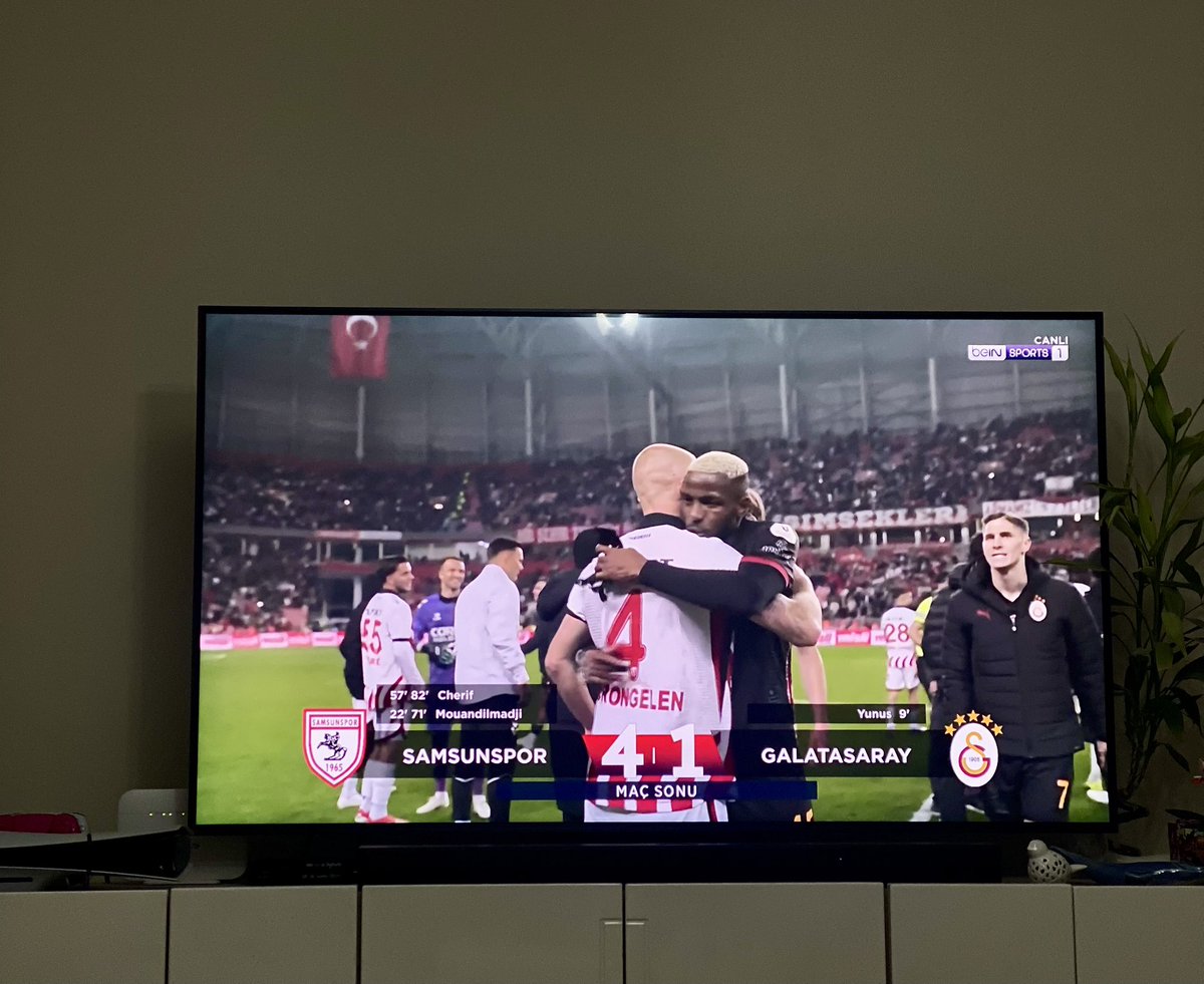 ayeglkeskin1's tweet photo. #Samsunspor #AtatürklüArma #GSvSAM 

21 yıl sonra 🌟 https://t.co/6oRItAT0Mc