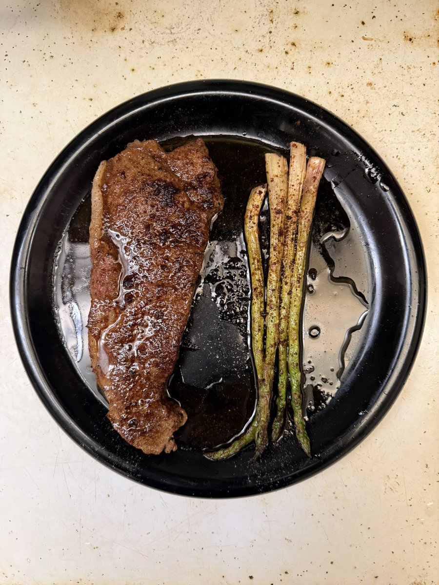 Adeptus's tweet image. Happy Saturday!

I am refining my Steakcraft…

Thank you, Lodge Cast Iron (@LodgeCastIron)!

Cheers!

🥩🔥🍷

#Steak #NewYorkStripSteak #Steakcraft #CastIron #LodgeCastIron #Asparagus #HappySaturday