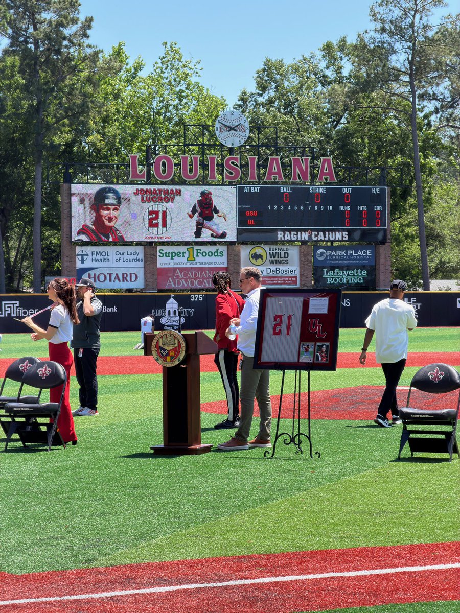 beinthekneaux's tweet image. UL baseball about to retire Jonathan Lucroy’s jersey! #UL #RaginCajuns