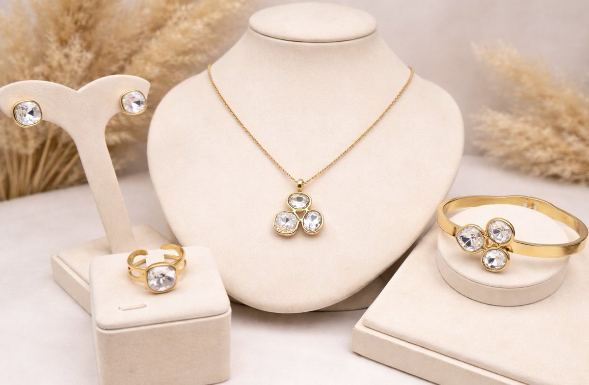 _byhana's tweet photo. Venez découvrir notre collection de bijoux raffinés en acier inoxydable plaqué or 18k — des pièces élégantes, durables et accessibles, pensées pour sublimer chaque femme au quotidien. ✨
+221766889191 https://t.co/UbrBaXGzdM