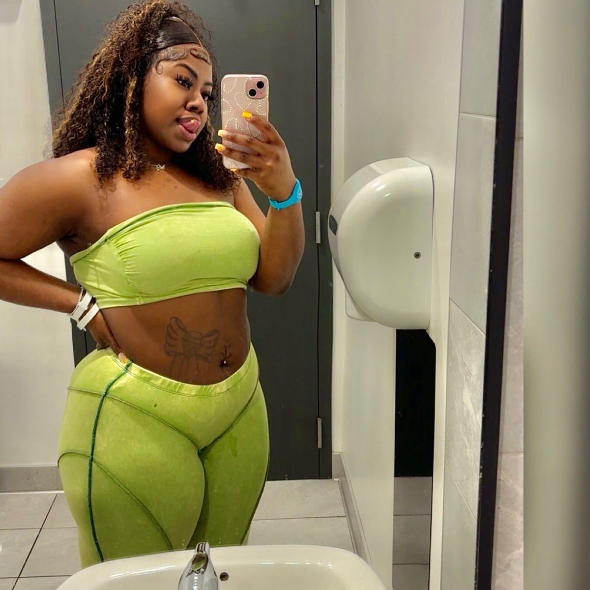 Lala Simonee tweet media