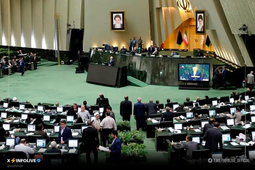 xinfolive's tweet image. [#USA/#Iran]
⚡️🇮🇷🇺🇸🇮🇱 Le Parlement iranien va approuver une loi pour gérer le détroit d'Ormuz, a déclaré le vice-président du Parlement, Ali Nikzad. 

Selon le plan de 12 articles, les navires israéliens ne seront jamais autorisés à passer, et les navires de pays hostiles devront