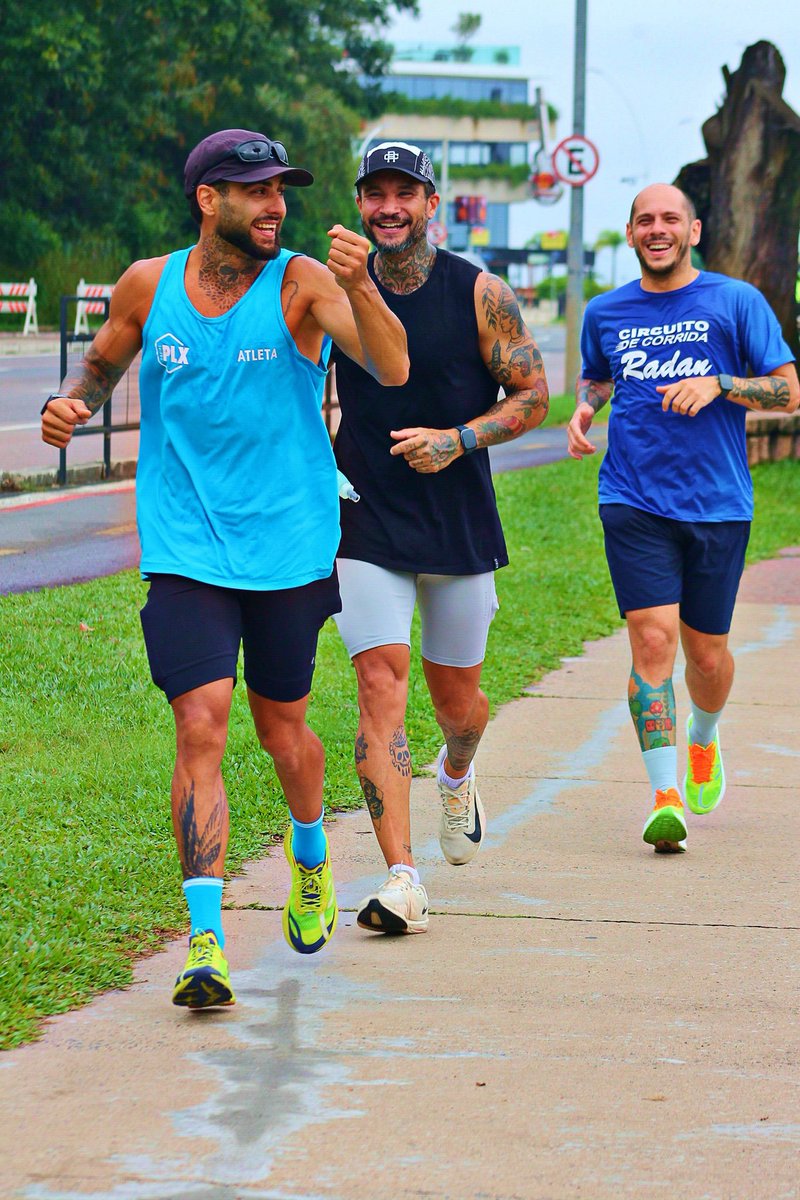 _emisete's tweet photo. Fim de semana passado teve 12km, e essa foto mto bacana com meus amigos https://t.co/DFVbkIvrc3