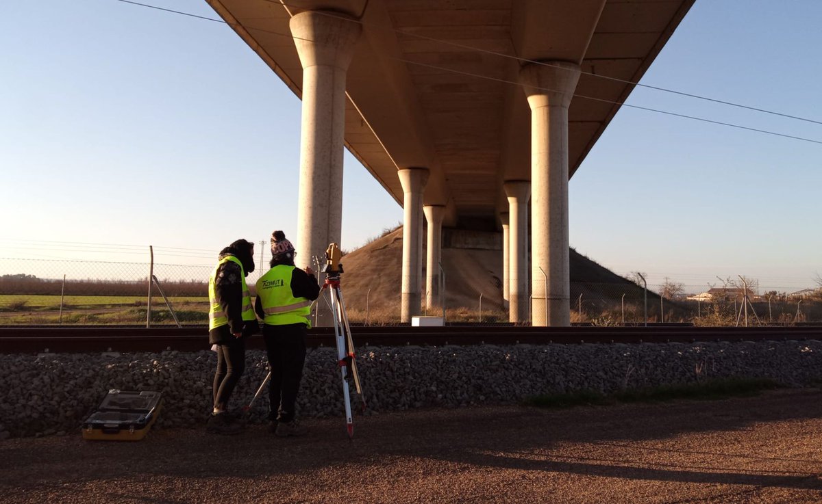 AzimutDrones's tweet photo. Precisión de altura en Peñas Blancas. ⚡🏗️
Nuestro equipo técnico realizando labores de control topográfico y replanteo en líneas de Alta Tensión (AT) y catenarias.

🌐 https://t.co/y67WeHPyJk
📍 C. Castuera, 8 | 06800 Mérida, Badajoz 📞 +34 697 812 463 | +34 672 359 905 https://t.co/JTdYNfWtKW