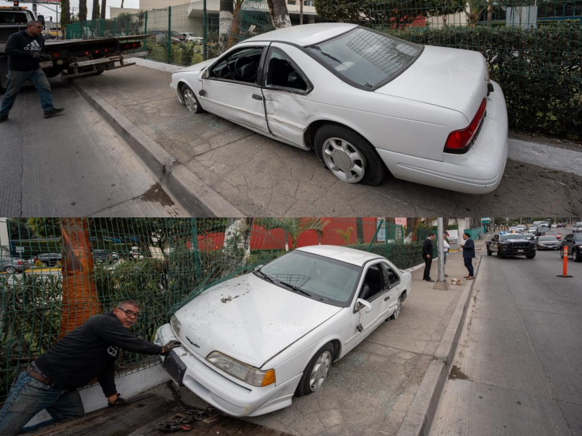 alfredoalvarez1's tweet image. 🚗 Una conductora perdió los frenos e impactó contra la cerca de un hotel para evitar un choque mayor. Ella y dos menores resultaron ilesos. 
Precaución al circular. 📍⚠️

#Tijuana #Accidente #Tránsito