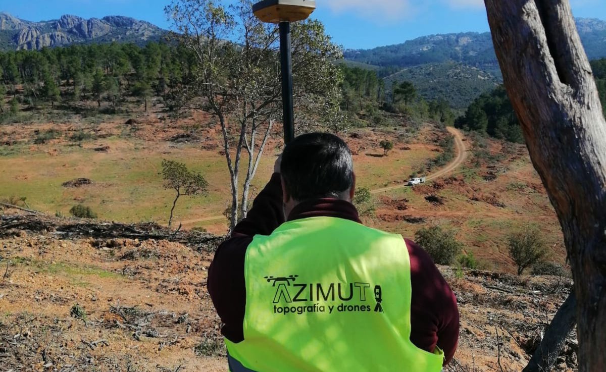 AzimutDrones's tweet photo. Diferentes proyectos, un único estándar: la máxima precisión. 📐🛰️
Esta semana hemos estado sobre el terreno desplegando todo nuestro arsenal tecnológico para dar respuesta a distintos retos de ingeniería y arquitectura:

🌐 Descubre nuestras soluciones en https://t.co/y67WeHPyJk https://t.co/yo6m3alNVL