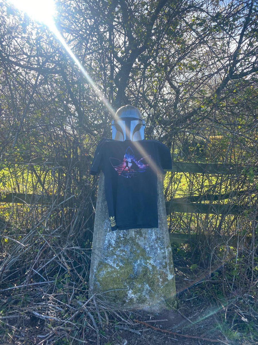 GlamorganMando's tweet image. Pen Ty-Wilson 🏔️🏴󠁧󠁢󠁷󠁬󠁳󠁿 #113 This is the Way… #wales #monmouthshire #llangwm #trigpoint #ordnancesurvey #MandalorianAndGrogu #starwars #DisneyPlus #adidasOriginals #iphone