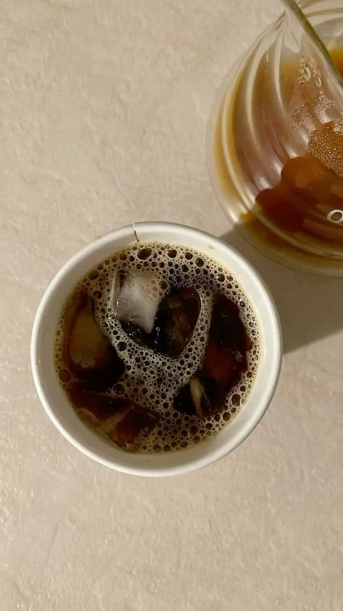 بالنسبة لي أجود أنواع العطاء : الحضور 
لما تكون حاضر في عزّ الحاجه ، وفي اللحظة اللي ودّ غاليك إنك تكون بها 
في الحزن اللي يقلّ بوجودك .. و الفرح اللي يتعاظم بك .