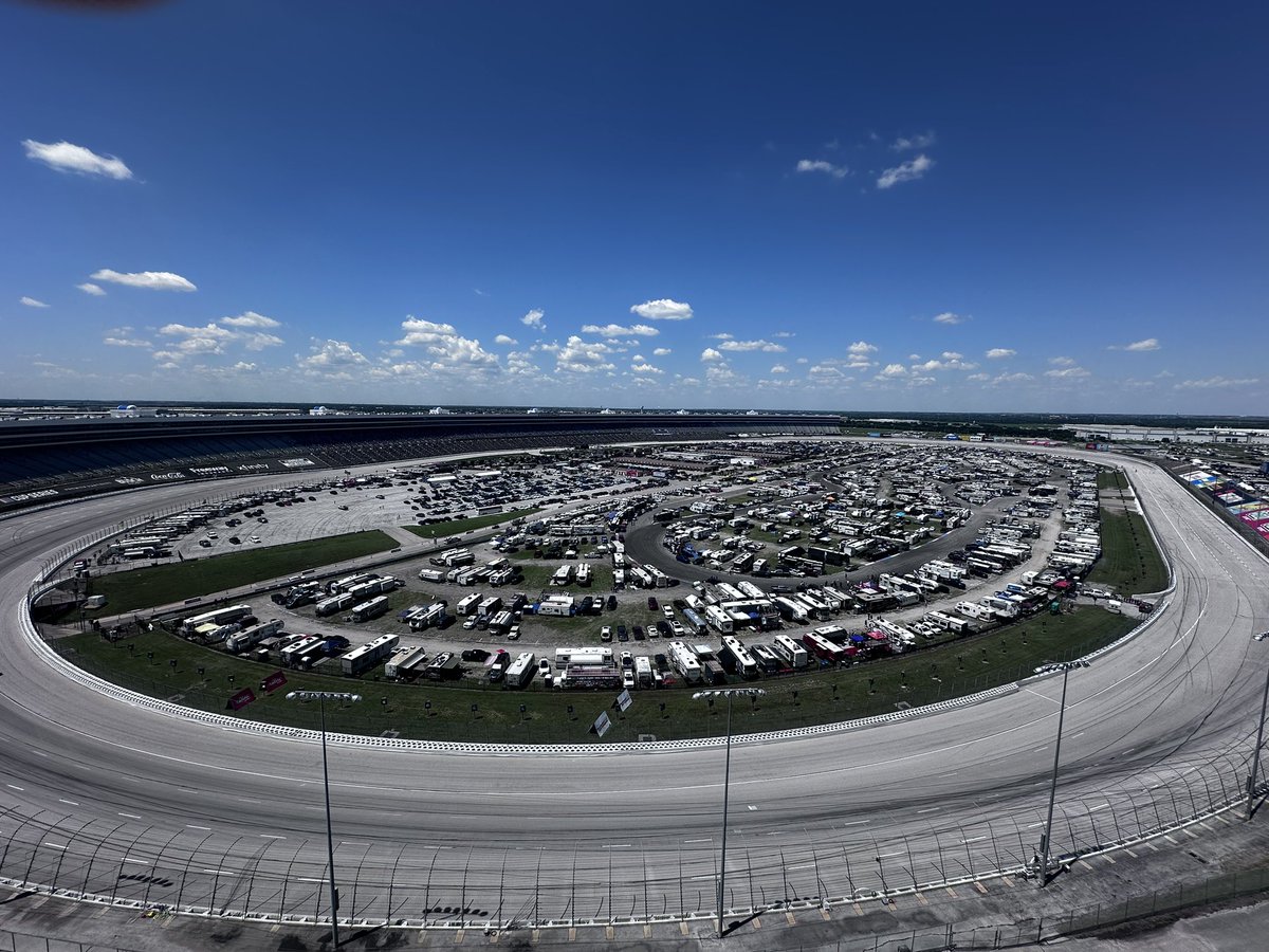 CTRacing_'s tweet photo. @NASCAROReillyAP race day @TXMotorSpeedway!!! https://t.co/IDCtdIzNkK