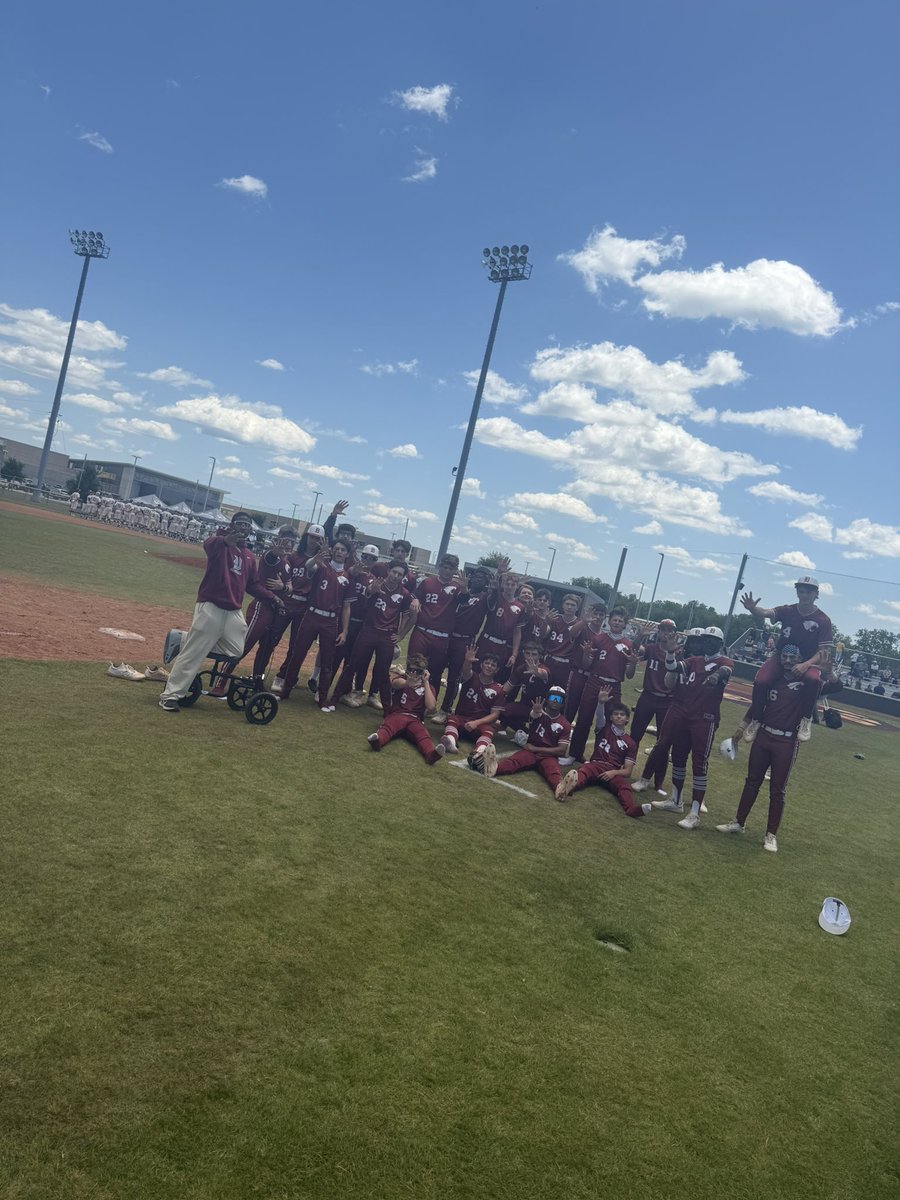 DestrehanBB's tweet photo. ‼️‼️WE ARE JUST NOBODIES‼️‼️

Fighting Wildcat nation..... BUY US A DRESS AND CALL US CINDERELLA! 
The Fighting Wildcats take over the pond to become KINGS OF THE NORTH and are SEMI FINAL BOUND! 

MEET US AT SCHOOL AND WELCOME THE 5 GUYS HOME! THEY DESERVE ALL THE LOVE!
#12Strong https://t.co/lOzPyl2ZNu