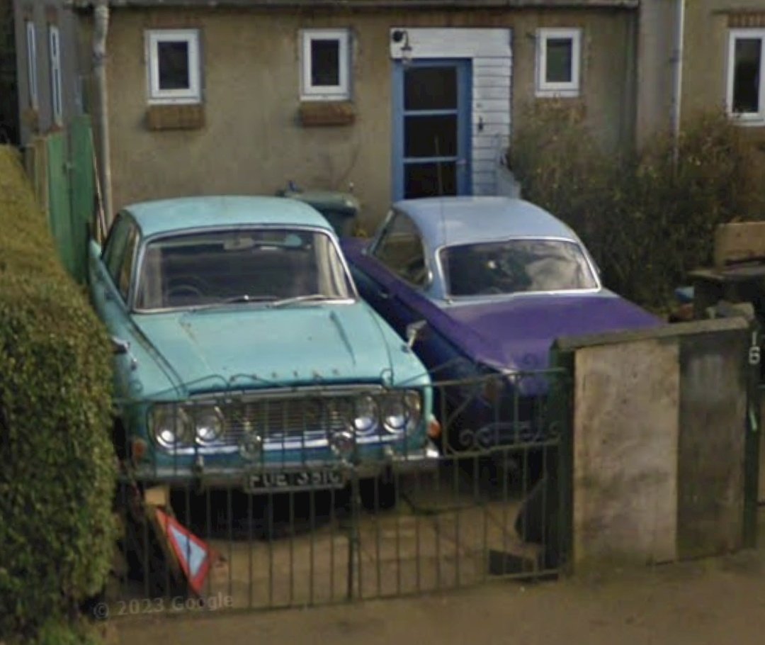 CarsOfGMaps's tweet photo. A bunch of obscure classics some of which I do not know the name of. The ones I do know though are, the Ford  Cortina, Zephyr, Singer Vouge and Vauxhall Cresta.

Location: middle of nowhere. Oxfordshire. UK https://t.co/kYfXqDV4tU