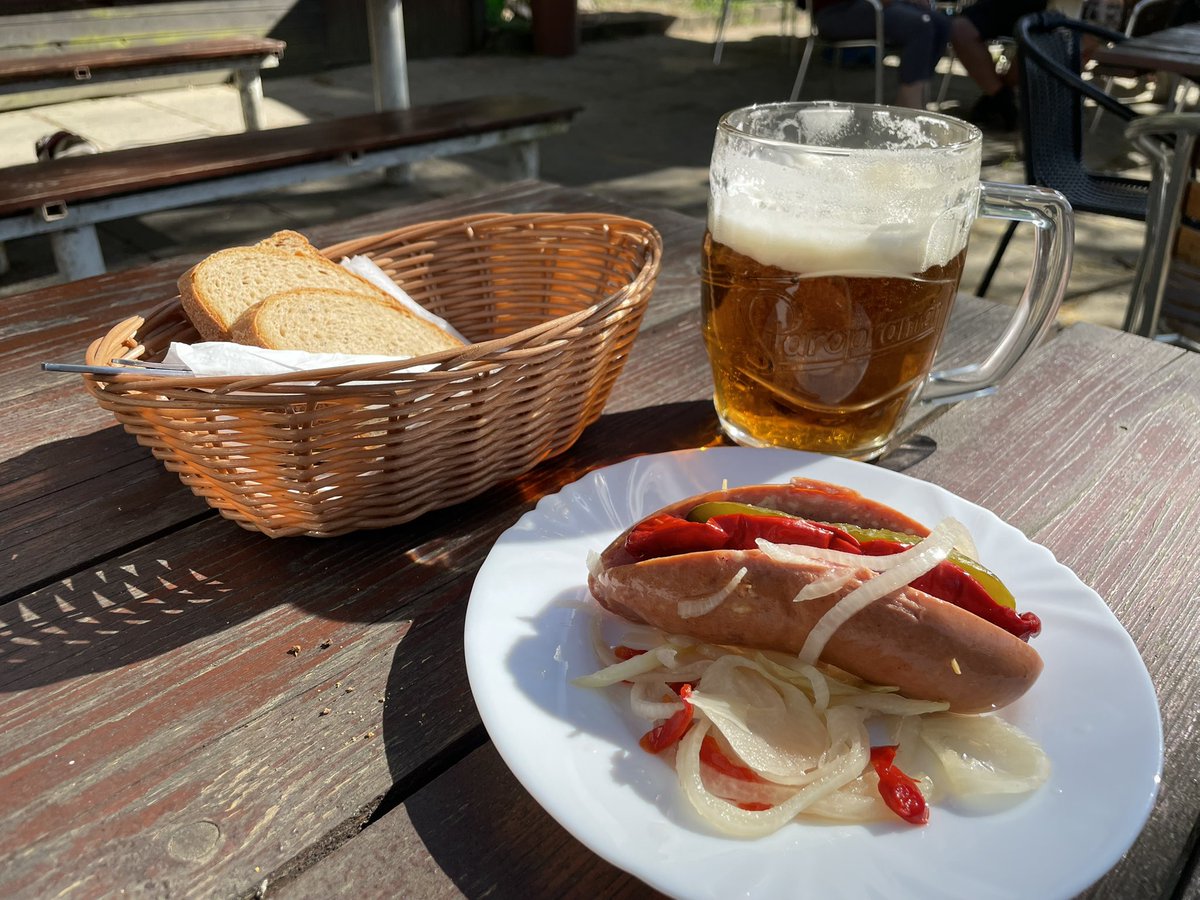 OlaKwiecien3's tweet image. #dogsoftwitter originally we planed going to Prague but the day was too hot for Pebble so we went for a hike in the woods instead. Low flying, local beer and food (drowned sausage), fantastic sandstones. A great day! 
🌳🌲🐾🥾🥾🍻🌭⚒️🇨🇿🙂