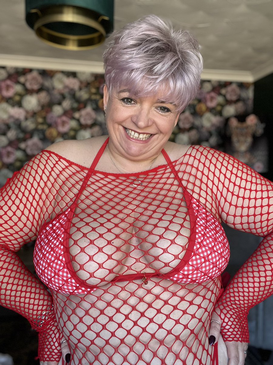 Mistresschloe tweet media