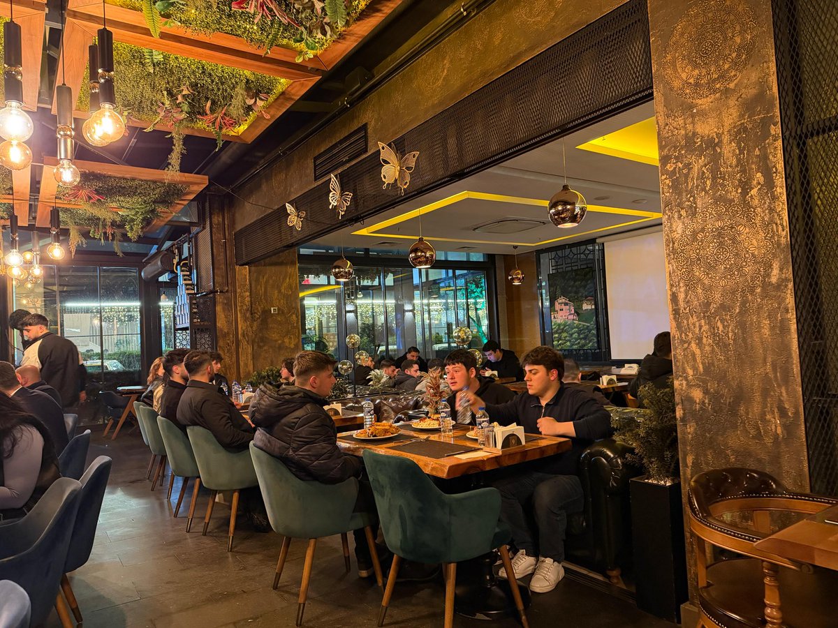 Anahtar Parti Trabzon İl Gençlik Kolları Başkanlığı olarak, Ortahisar Gençlik Kollarımızın ev sahipliğinde düzenlenen çay sohbeti programına katılım sağladık. 

Gençlerimizin samimi bir ortamda bir araya gelerek fikir alışverişinde bulunduğu bu anlamlı organizasyon için başta ev