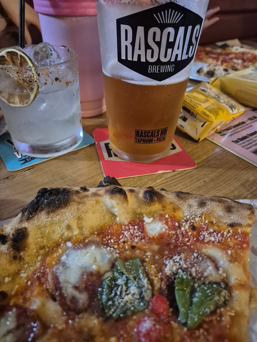 DramsNot's tweet photo. As always some lovely pizza and beers in @RascalsBrewing. Had a Mosaic IPA, a pint of Chido and a guest beer; Talus in Wonderland from @twosidesbrewco. Pizza was The Phoenix Spark https://t.co/5KeJNXYPW9