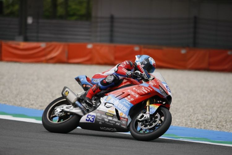 TSonggen's tweet image. In the first round of the WorldSSP class at the 2026 World Superbike Championship (WSBK) Hungary round that just concluded, #ValentinDebis, a French rider from Chinese motorcycle manufacturer Zhang Xue Motorcycle, won the championship. Super #madeinChina