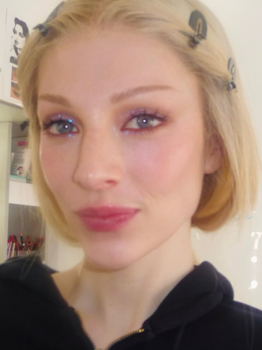 fleur tweet media