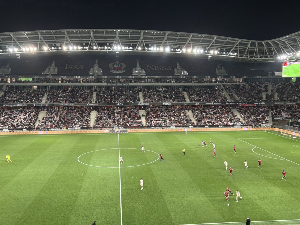AlexSaradjian's tweet image. Allez l’@ogcnice ❤️🖤 #Nice #Lens