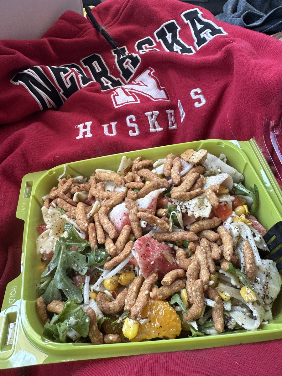 ShaneCahill2's tweet image. @RohrOfTheCrowd finally off work, still listening in San Antonio Texas

This is what Salata Salad Kitchen looks like… #GoBigRed #B1GChampion