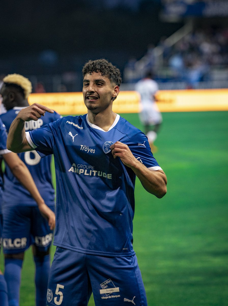 estac_officiel's tweet photo. MVP de la saison ! 😍🫣

#ESTACLAVAL https://t.co/BqZWJ9Otqb